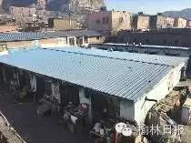 22间彩钢房未批先建存先建存隐患“违建彩钢房建起来”(图1)