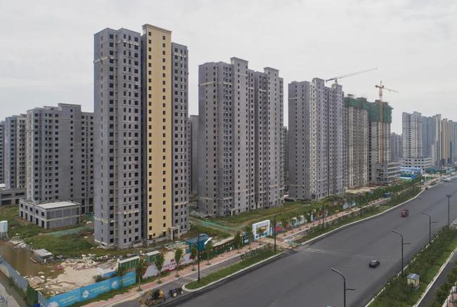 藏双喜时不时就会去“小李庄新村”门口转转(图12)