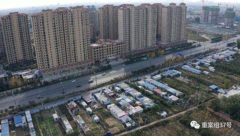 藏双喜时不时就会去“小李庄新村”门口转转(图3)