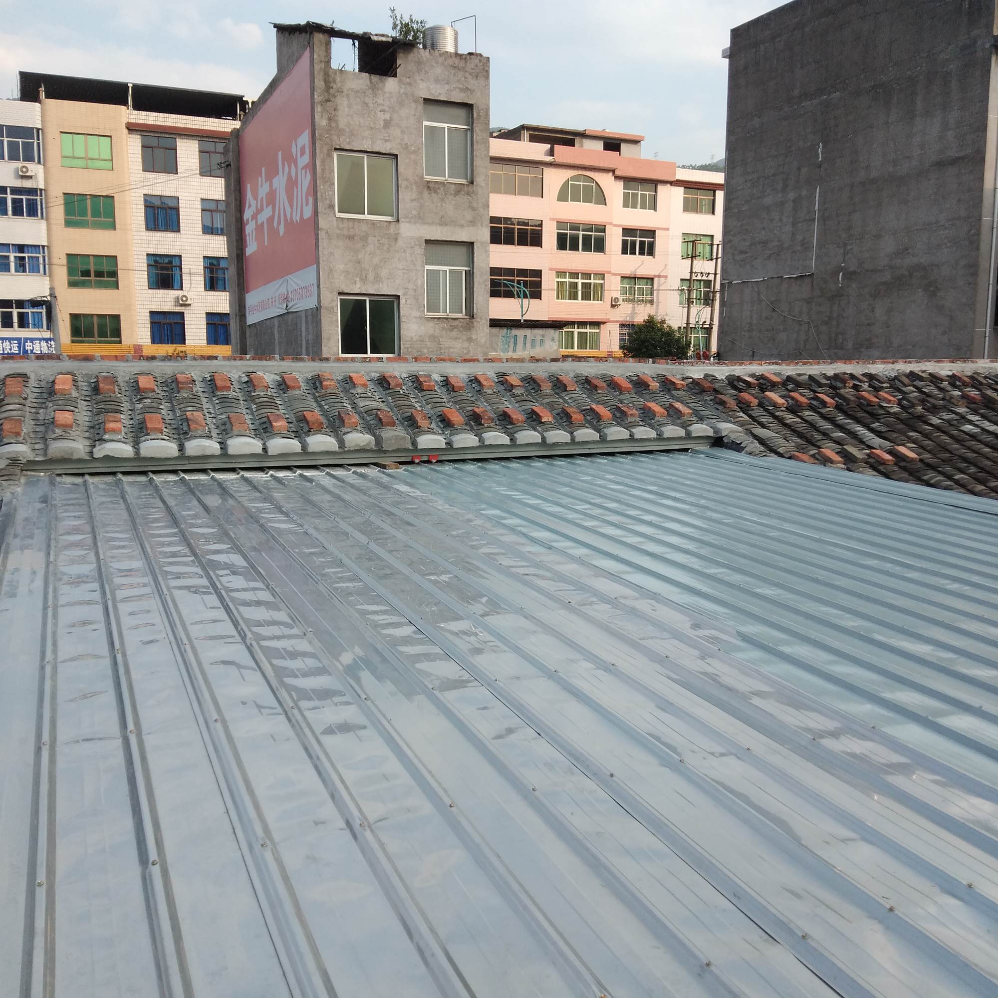 工业厂房彩钢瓦锈蚀问题怎么做可以延缓彩钢瓦的使用寿命？(图2)