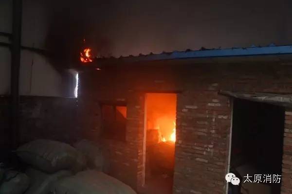 太原市小店区南路南路一彩钢板房起火消防箴言打造平安家园(图2)