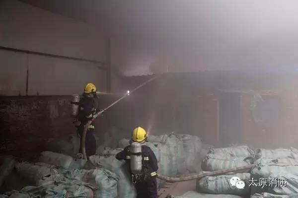 太原市小店区南路南路一彩钢板房起火消防箴言打造平安家园(图4)