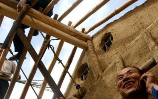 思越木结构|为何现在农村“屋顶用彩钢的”不用以前的瓦？(图1)