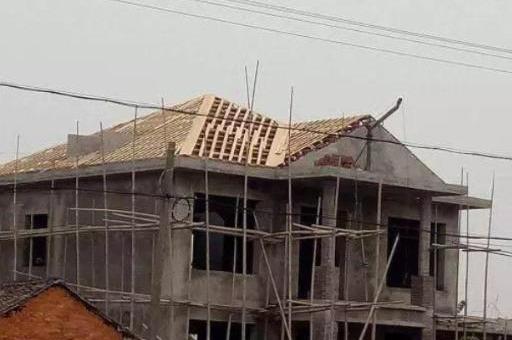 思越木结构|为何现在农村“屋顶用彩钢的”不用以前的瓦？(图3)