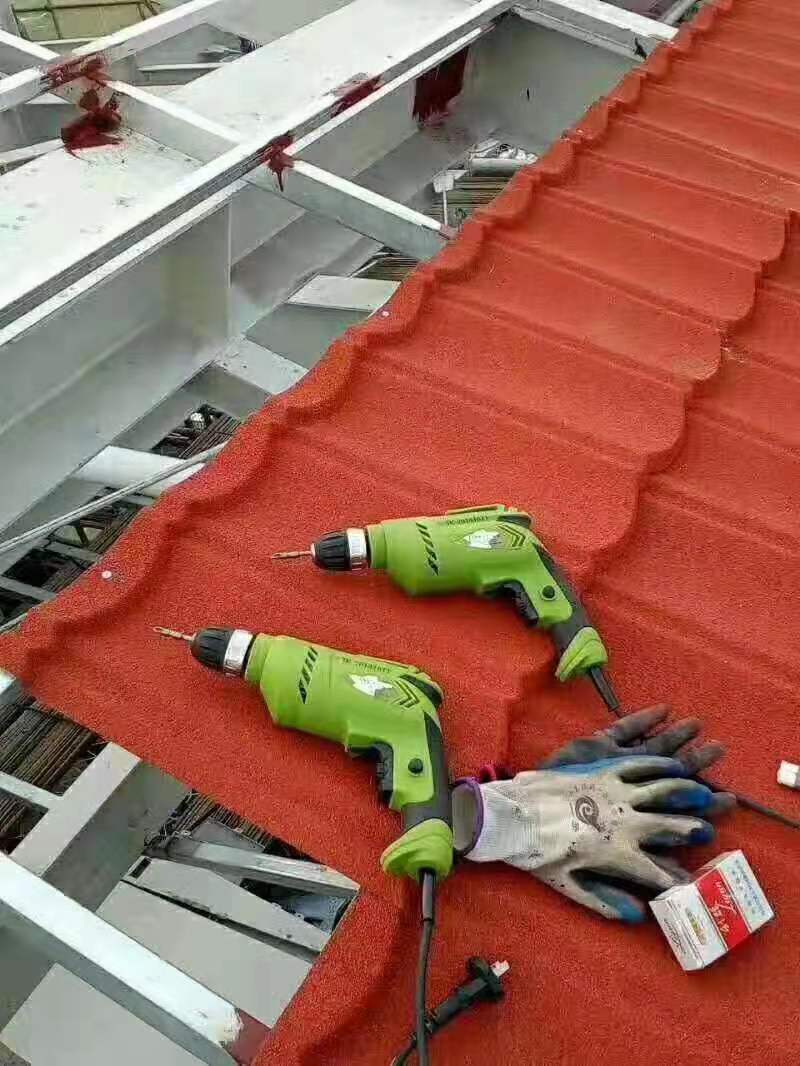 不专业的彩钢瓦翻新专用漆会出现什么问题呢?(图1)