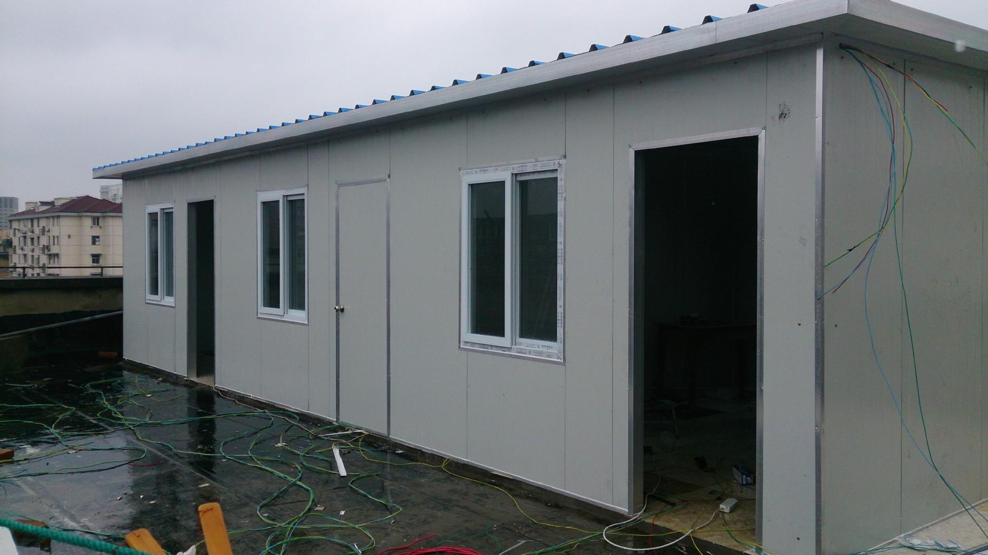 我国基建速度之快能快速建造这种灾区临时房屋的秘诀(图1)