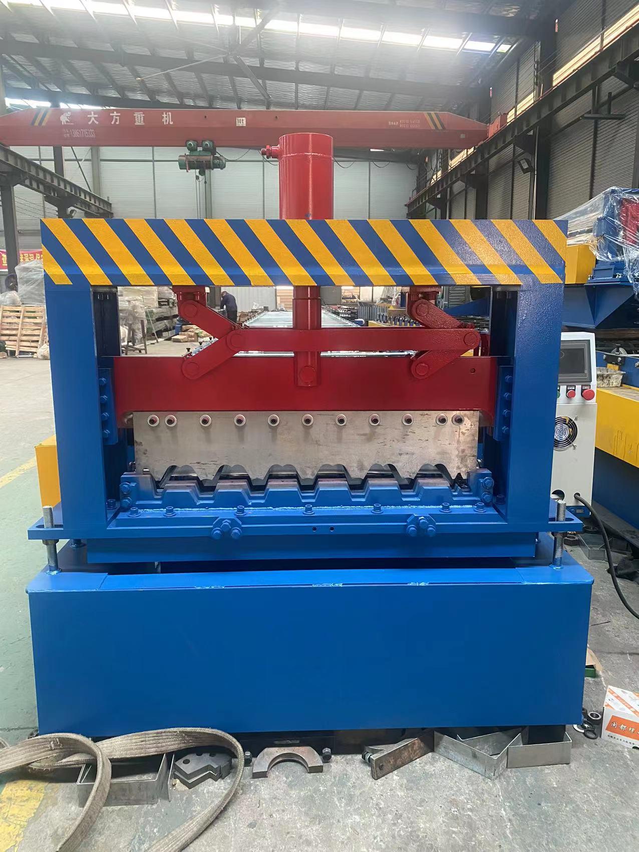 820型楼承板机设备主要特点及适应主体钢结构快速施工(图1)