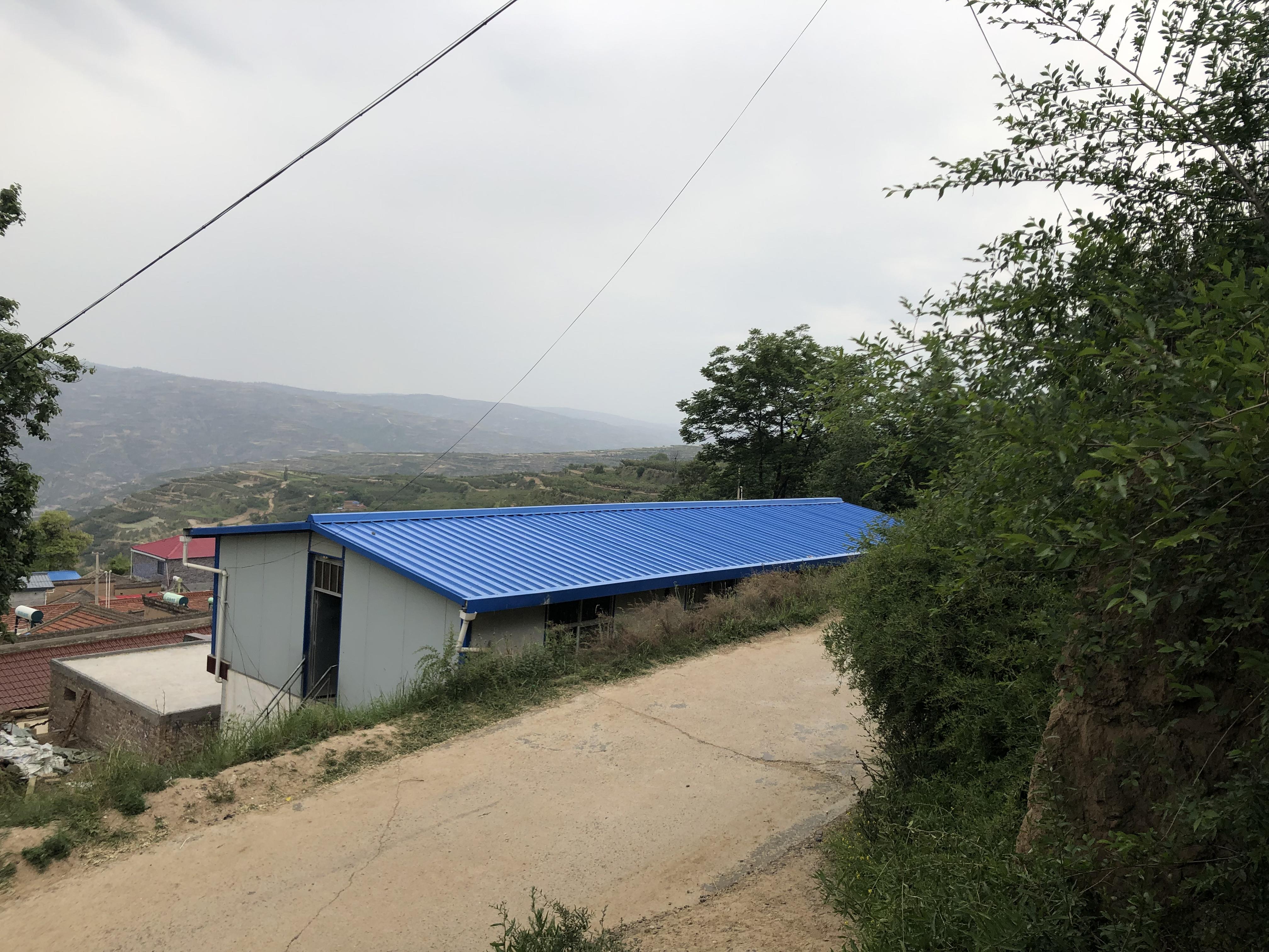 彩钢房就是和组装时代的房屋怪胎，彩钢房的盛行，风俗文化堕落的表现(图2)