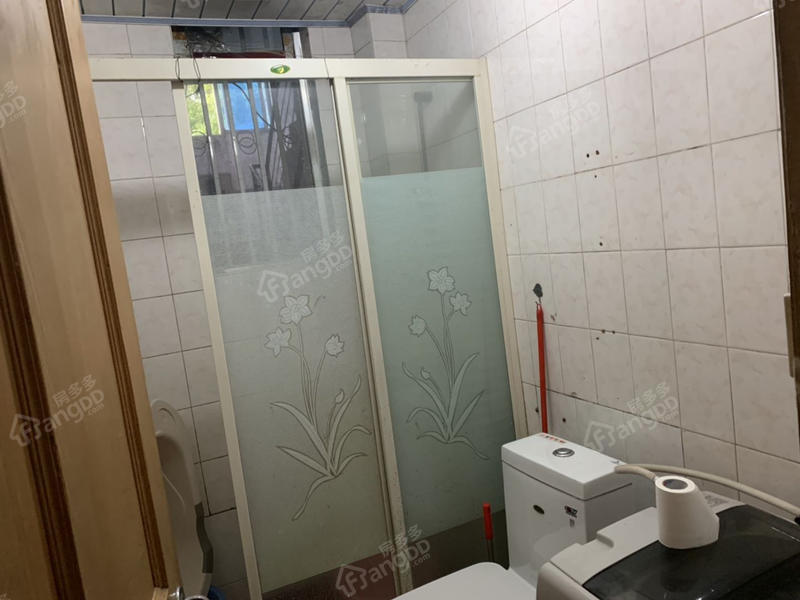 明明是居住区，却出现三个小卖店，到底是方便了小区居民？(图9)