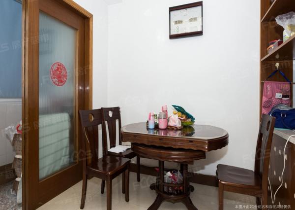 明明是居住区，却出现三个小卖店，到底是方便了小区居民？(图4)