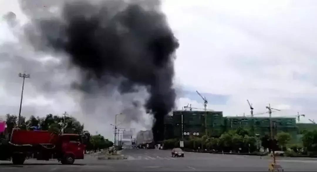 台湾新北一座兴建中的大楼发生火灾10层楼全部烈焰吞噬(图12)