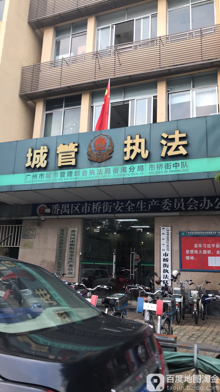 潼关县城市管理综合执法局加盖简易彩钢房群众质疑：违规建筑(图2)