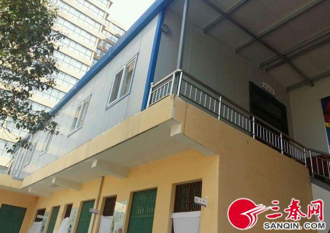 潼关县城市管理综合执法局加盖简易彩钢房群众质疑：违规建筑(图8)