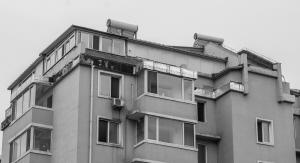 小区内楼顶违建“成风”业主集体“长了个儿”(图1)