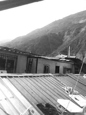 存在安全隐患绿色市场彩钢房被拆除彩钢房甘菊萍摄萍摄(图2)