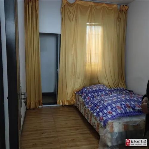 太原彩钢房出租 “来伊份”太原店招聘优秀导购，储备店长两名(图4)