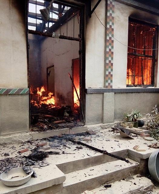 两层彩钢房 山西一饭店屋顶突发坍塌致多人被埋57人重伤(图1)