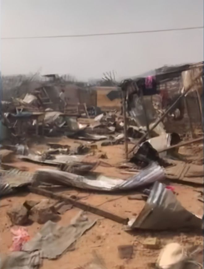 两层彩钢房 山西一饭店屋顶突发坍塌致多人被埋57人重伤(图2)