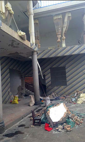 两层彩钢房 山西一饭店屋顶突发坍塌致多人被埋57人重伤(图5)