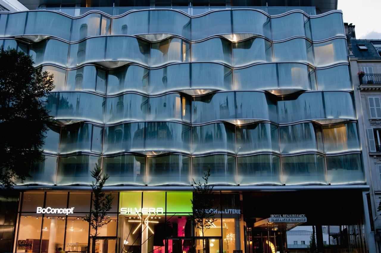 哈尔滨开展拆违行动多处违规牌匾被“拿下”(图1)