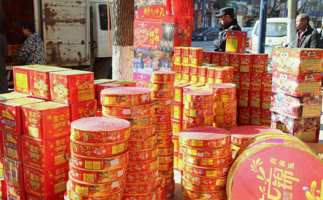 彩钢房公司 汾阳市出台新举措迎接新春方便群众购买烟花爆竹宣传(图3)