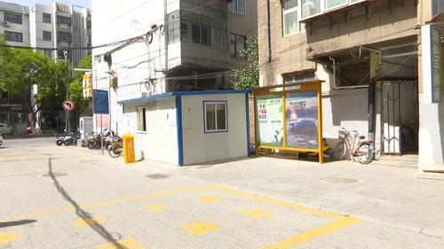 兴庆区公建巷散居楼居民反映彩钢房占用人行道(图1)