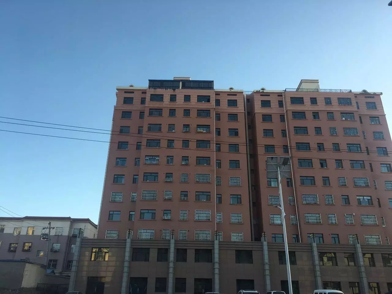 祥云豪宸小区楼顶私搭彩钢房执法部门告诉你(图2)