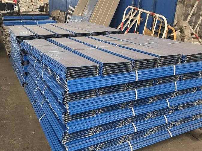 彩钢围挡的特点包括：美化城市彩钢围墙发挥积极作用(图1)