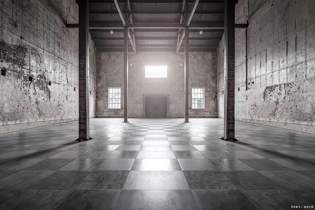 彩钢板和夹芯板都存在使用时间一长便生锈(图1)