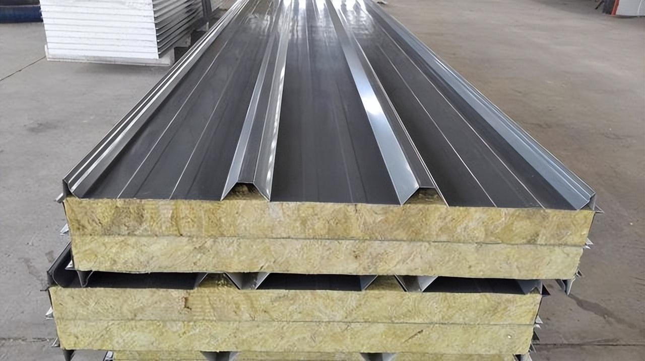 彩钢板和夹芯板都存在使用时间一长便生锈(图6)