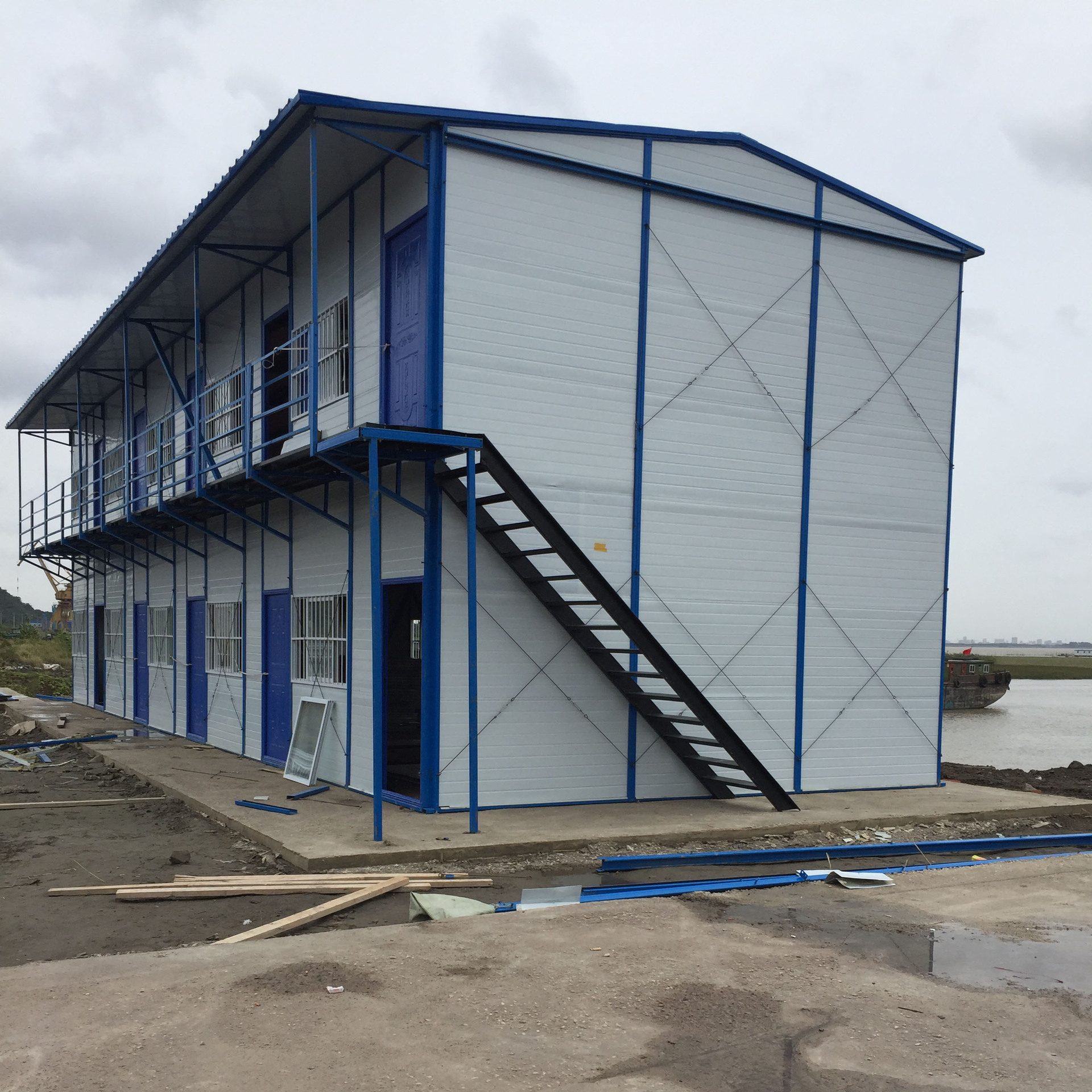 为什么现在农村盖房子常用彩钢？曾经的瓦为何不用了？(图2)