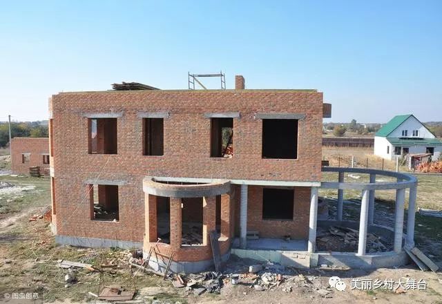 为什么现在农村盖房子常用彩钢？曾经的瓦为何不用了？(图3)