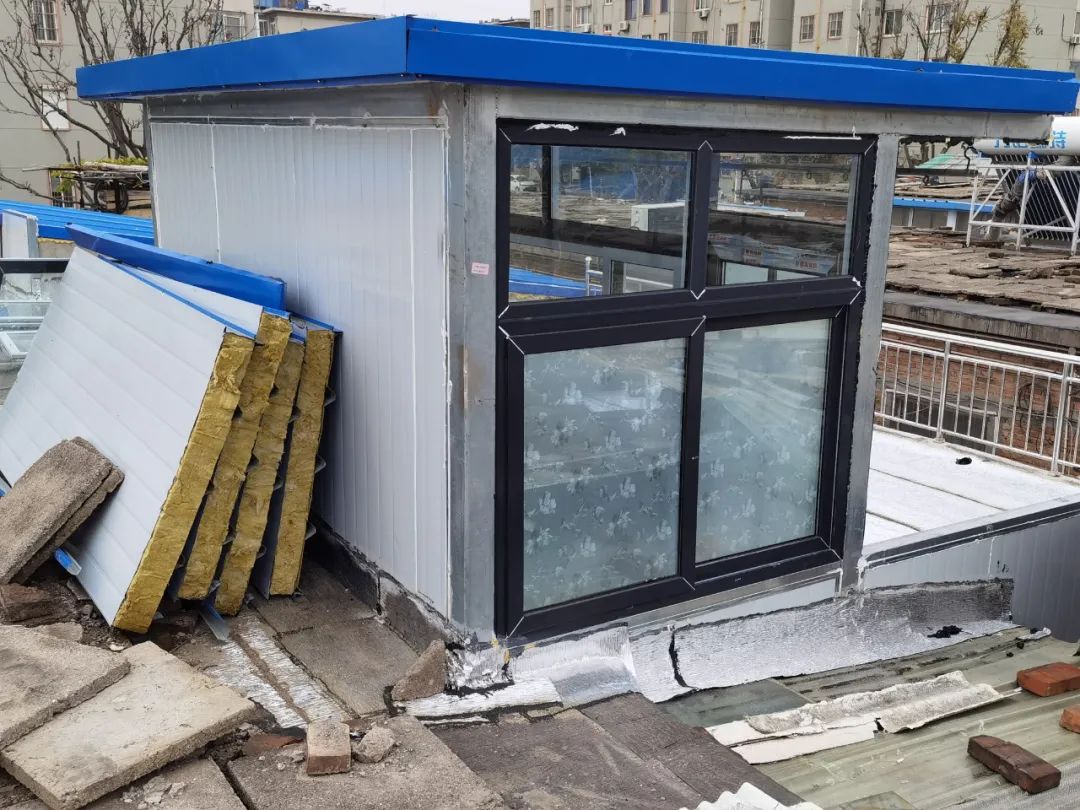 房顶彩钢房 私自搭房子跟邻居闹了乱子没想到还捅了个娄子(图9)