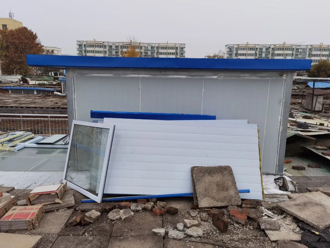 房顶彩钢房 私自搭房子跟邻居闹了乱子没想到还捅了个娄子(图10)