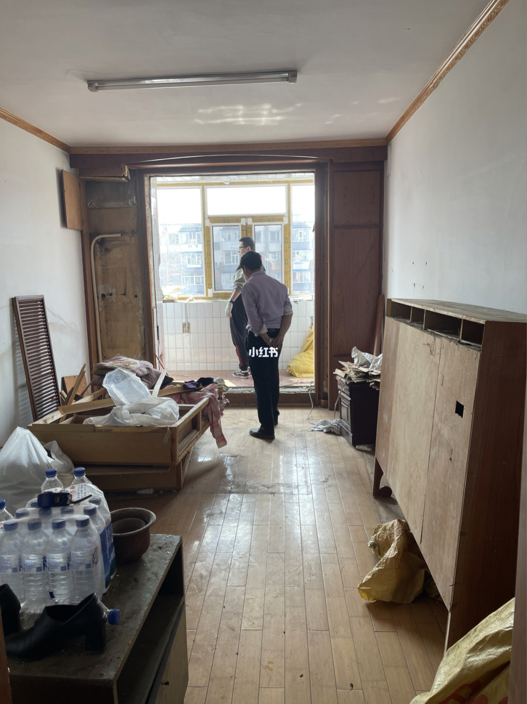 房顶彩钢房 私自搭房子跟邻居闹了乱子没想到还捅了个娄子(图2)