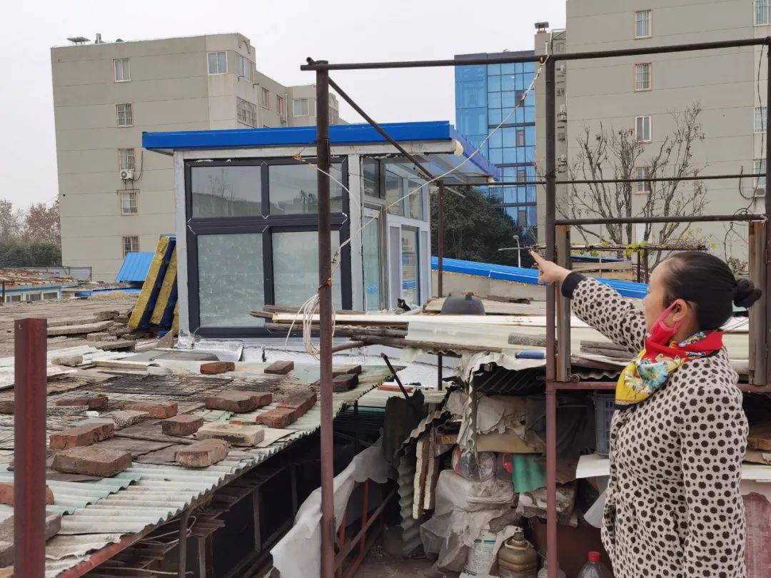 房顶彩钢房 私自搭房子跟邻居闹了乱子没想到还捅了个娄子(图6)