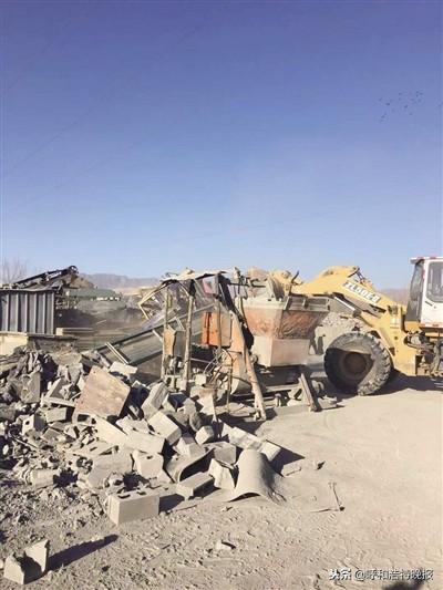 土左旗台阁牧镇拆除非法砖厂700余平方米临时建筑(图2)