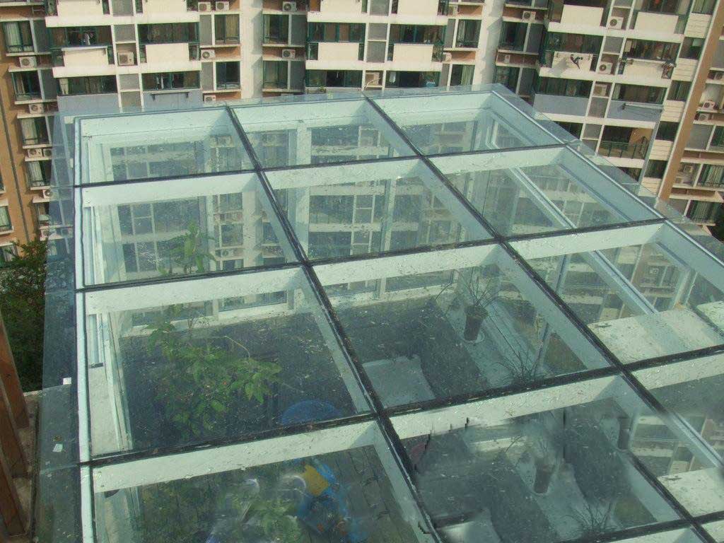 我家阳光房屋顶竟然漏风，下雨还渗水，怎么办？(图1)