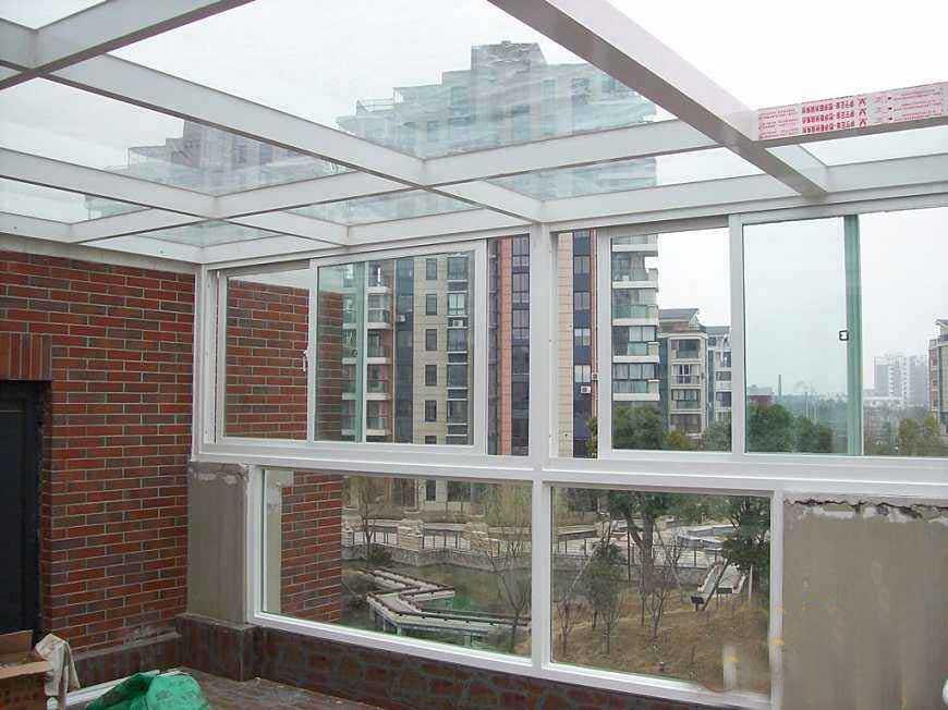 我家阳光房屋顶竟然漏风，下雨还渗水，怎么办？(图2)