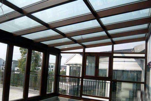 我家阳光房屋顶竟然漏风，下雨还渗水，怎么办？(图9)