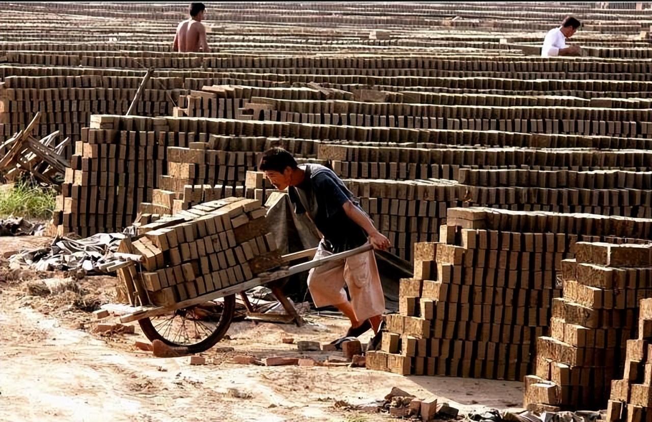 虎林县制瓦厂处于东仓库长友后勤供应部队(图10)