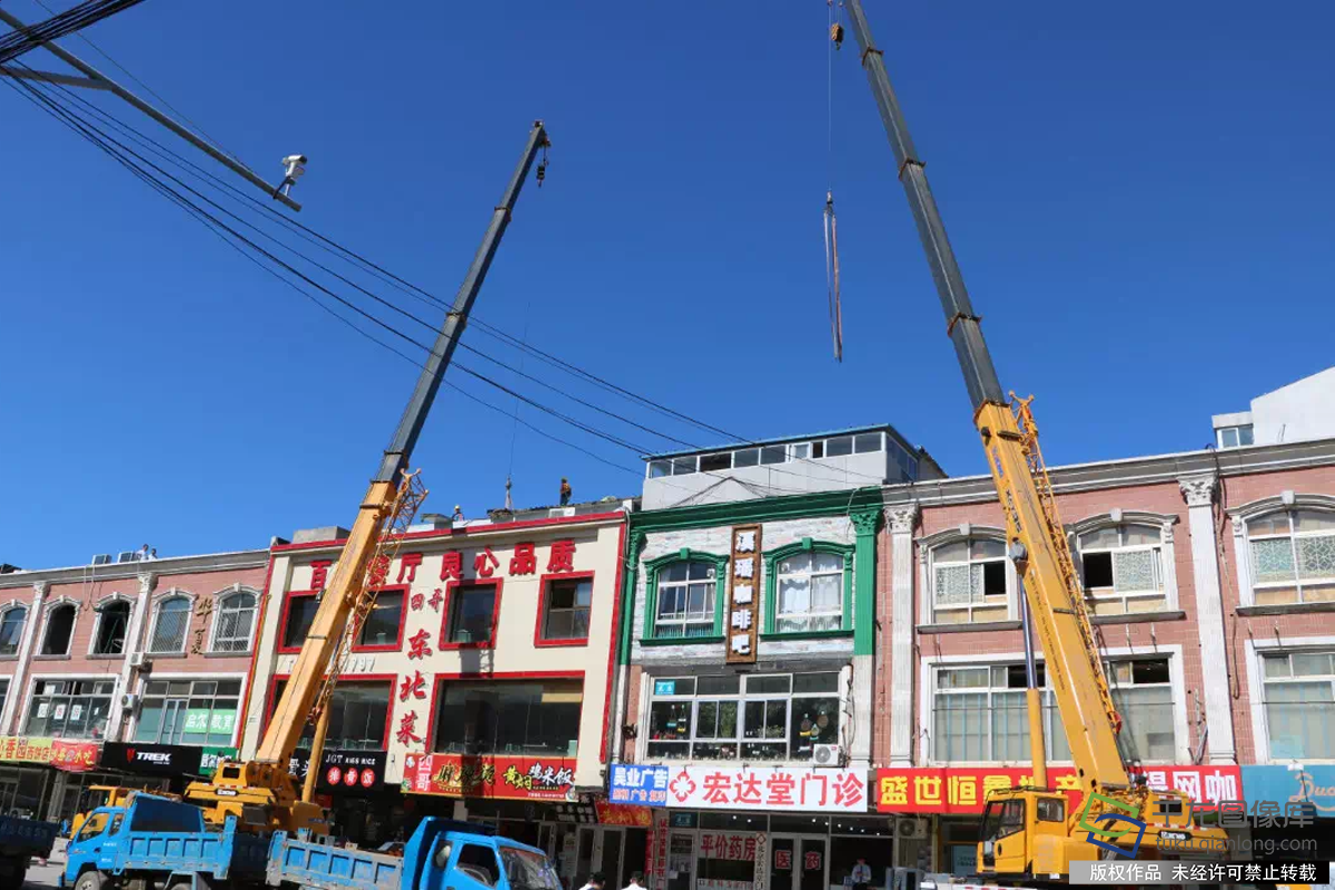 北京昌平城北街道燕平路南段路西侧两处泡沫彩钢房违法建筑强制拆除(图3)