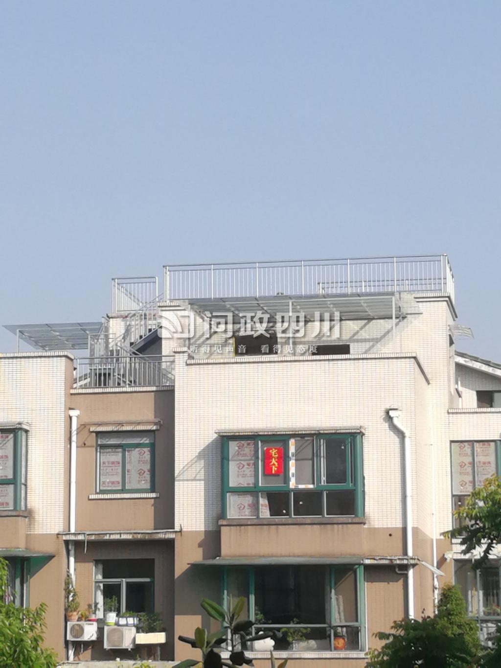 鲇溪新村多处违建彩钢棚(图2)