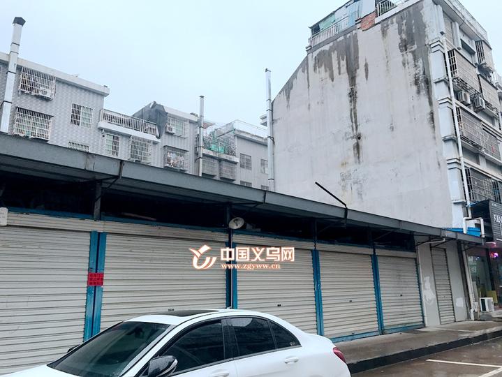 鲇溪新村多处违建彩钢棚(图5)