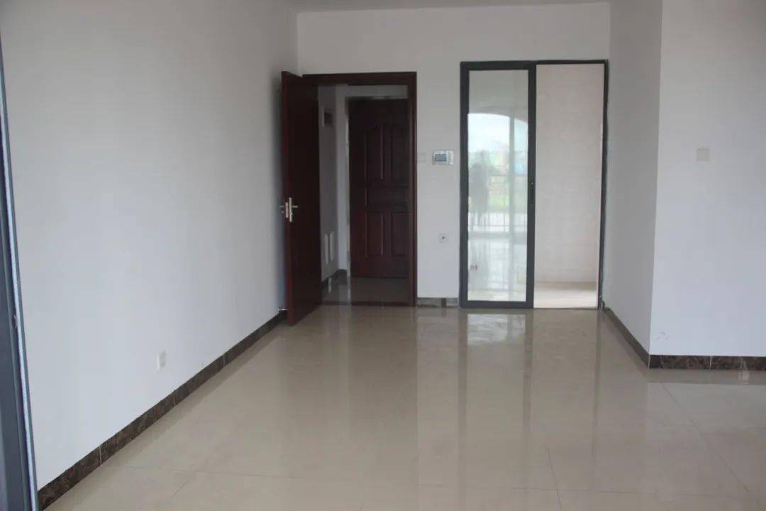 长春净月区金宝街与银安路交会处的小区存在多种问题(图3)