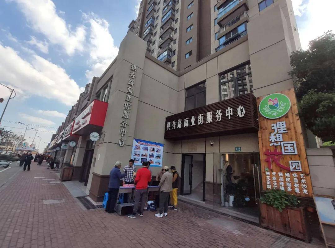 长春市朝阳区重庆街道依法拆除18户商家违法建筑(图2)