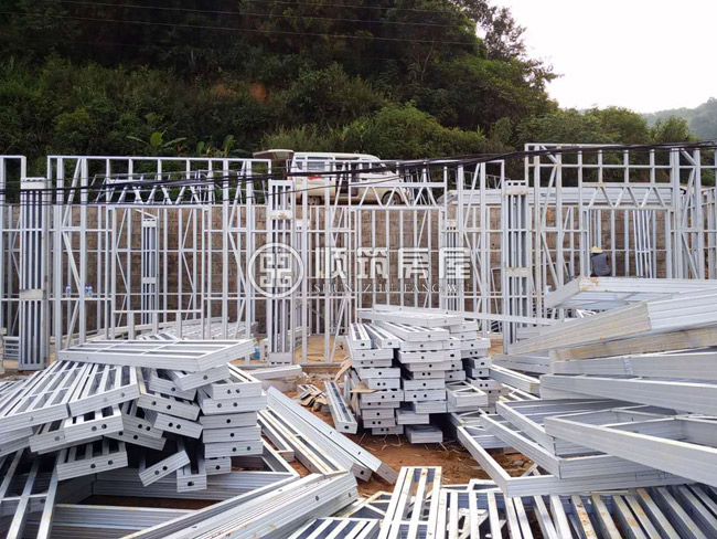 国内多地疫情反复震泽彩钢板企业开足马力全力供应上海(图4)