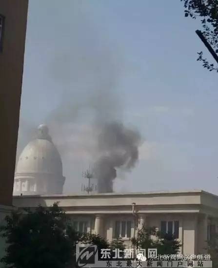 沈阳城市学院突发火情校内上课学生紧急疏散(图1)