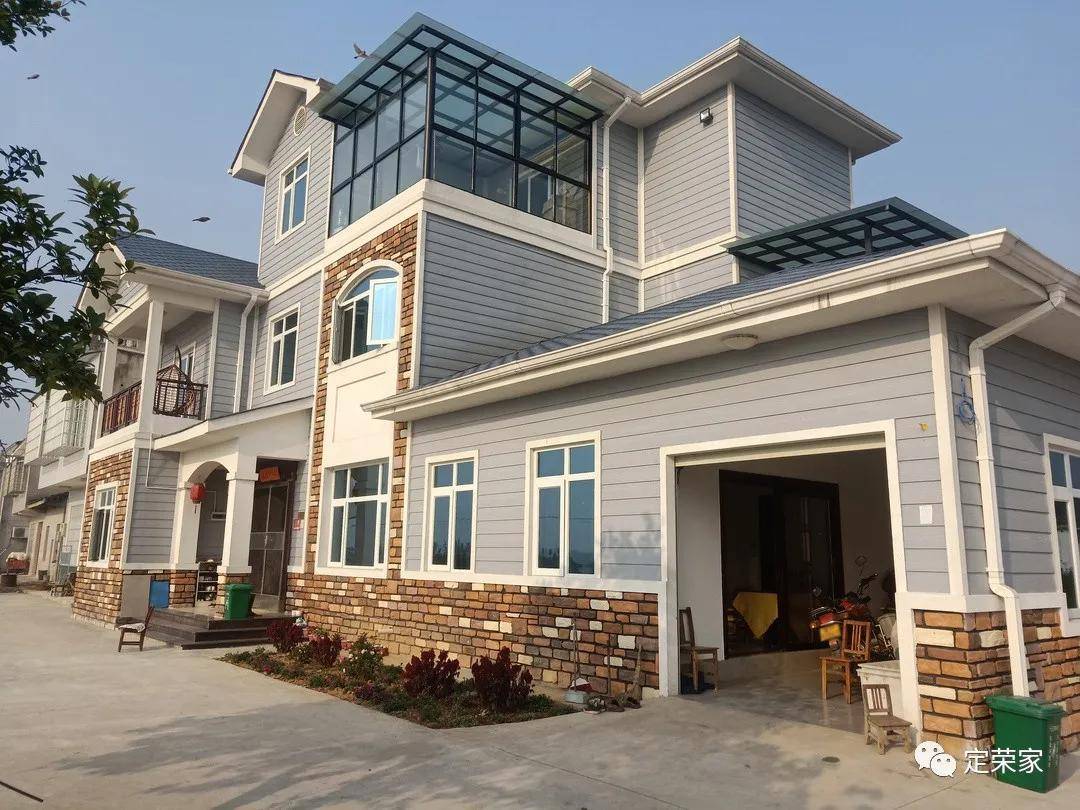 住户私自加盖彩钢房部分业主做法已违约(图3)