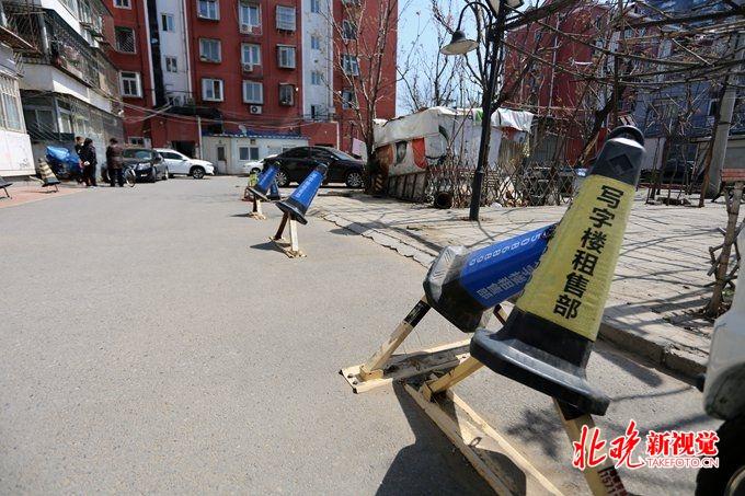 富丰园小区私搭乱建简易房成餐馆后厨(图3)